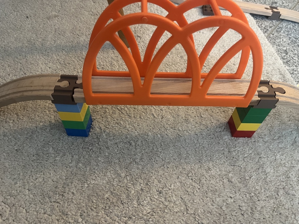 [MN-BAHN2X2-VERYDARKBLUE] Schienen-Adapter für Holzeisenbahn und DUPLO (Very Dark Blue, Noppenfeld 2 × 2 — 3 Platten)
